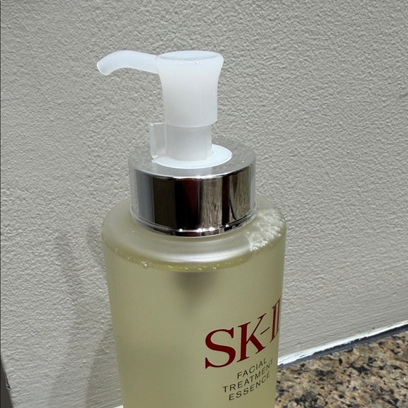 SK-II Facial Treatment Essence 330 mL / 11 oz — NEW IN BOX — Inner Seal Intact - Picture 2 of 8